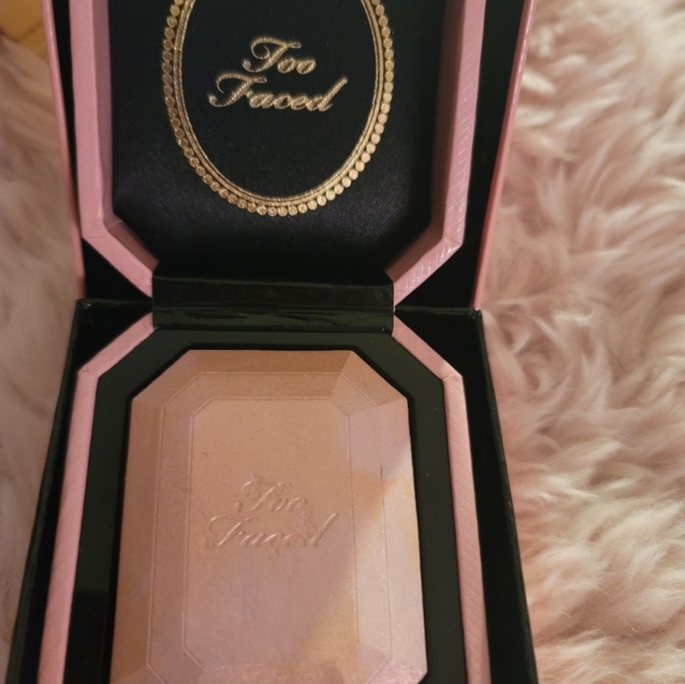 Too Faced limited edition diamond light highlighter